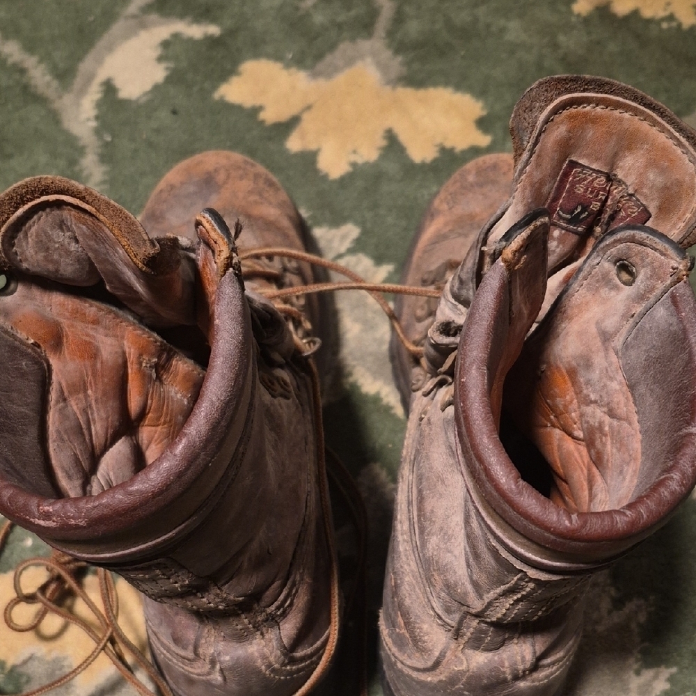 Rugged Men's Tan Leather Boots - Picture 3 of 12